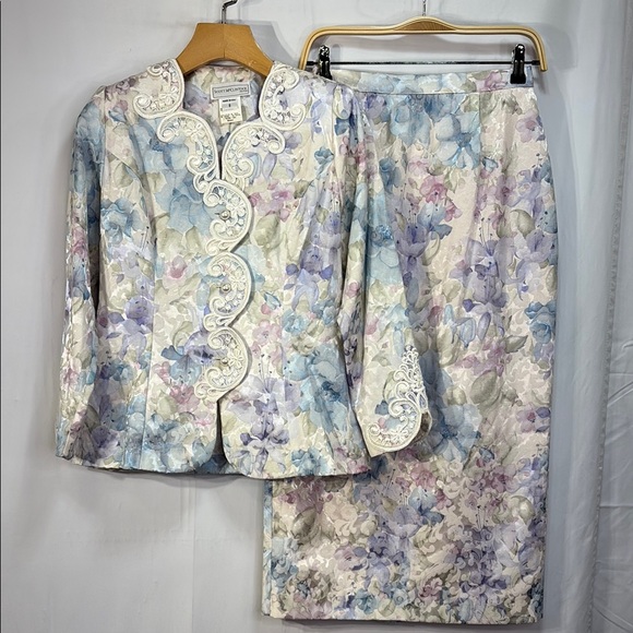 🧇Scott McClintock pastel Floral and lace skirt suit Set: